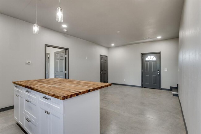 Building Photo - 12571 US-77