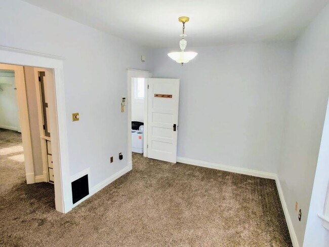 Building Photo - 228 N Pearl St