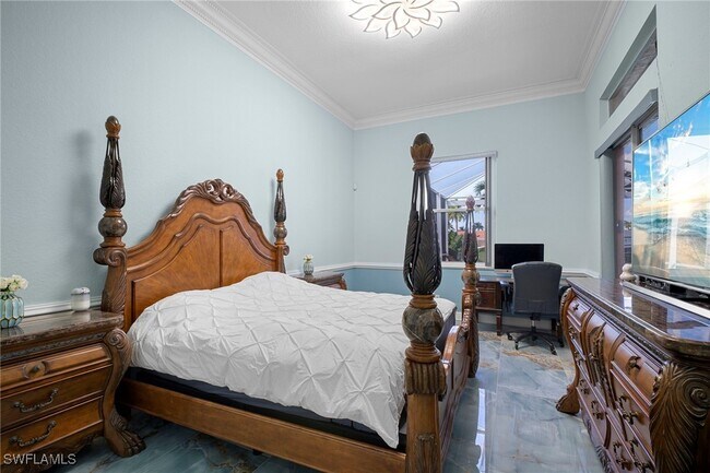 Building Photo - 5024 SW 8th Pl