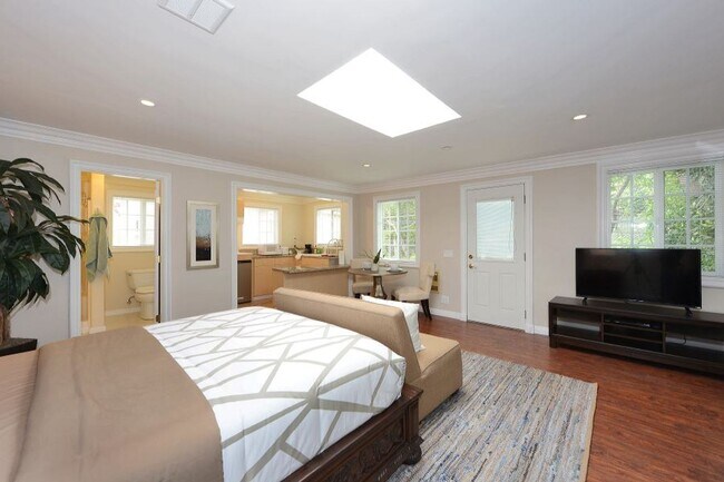 Building Photo - Welcome to this beautifully updated Spanis...