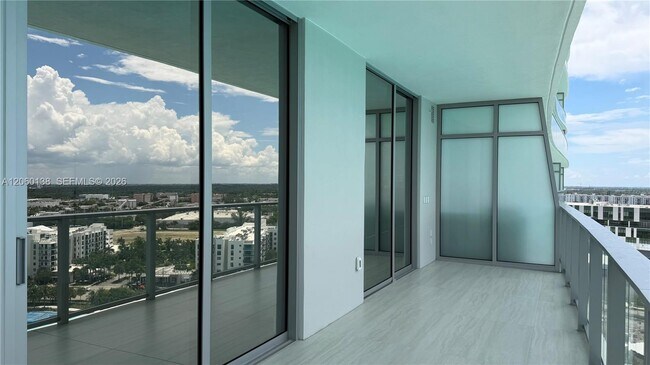 Building Photo - 2411 Laguna Cir