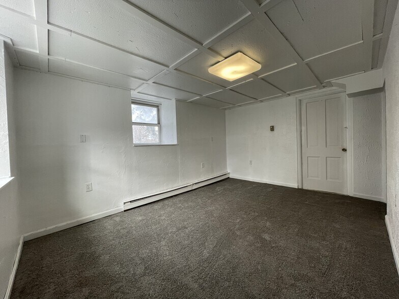 Second bedroom - 139 S York Rd