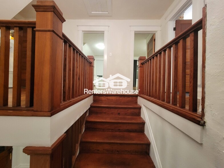 Building Photo - 314 St Olaf Ave