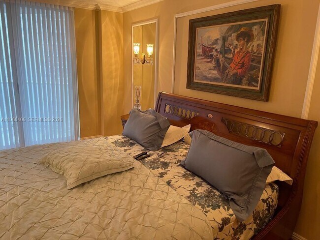 Building Photo - 16445 Collins Ave