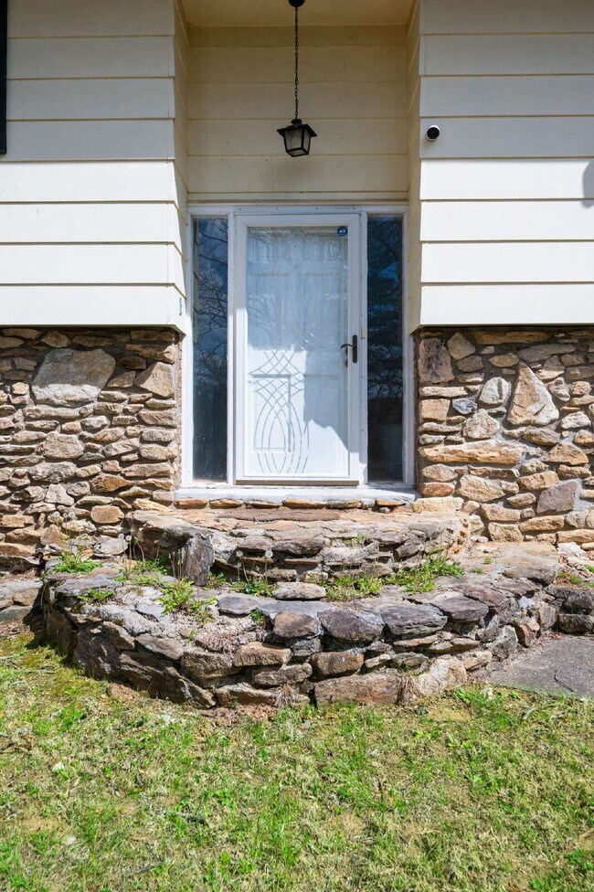 Building Photo - Fairview Retreat | 3BR/3BA with Finished Basement, 2-Car Garage & Private Yard — 17 Min to Asheville