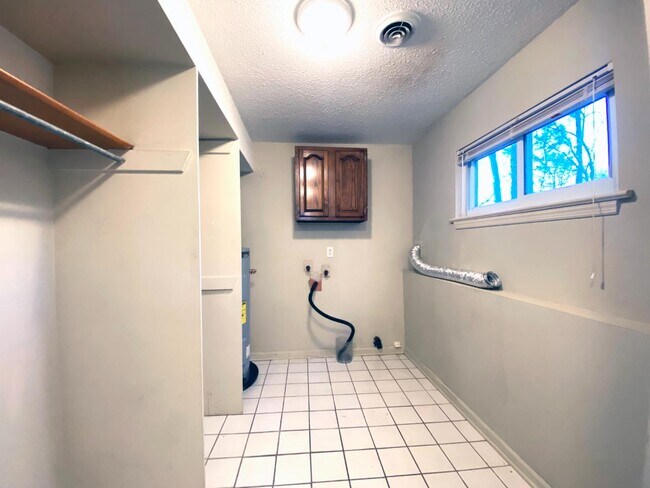 Building Photo - 739 S Germantown Cir