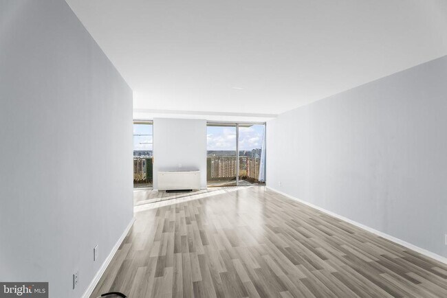 Building Photo - 301 N Beauregard St