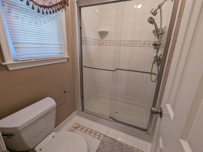 Building Photo - Ranch Style 3BD/ 2 Bath - Fully Fenced In!