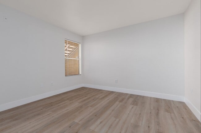 Building Photo - Completely remodeled 1st floor unit in gated Silverado Ranch community