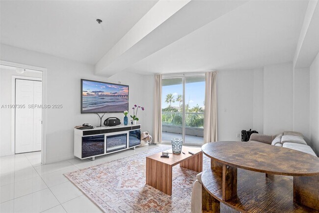 Building Photo - 6362 Collins Ave