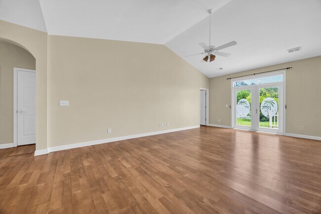Building Photo - 101 Zinnia Dr