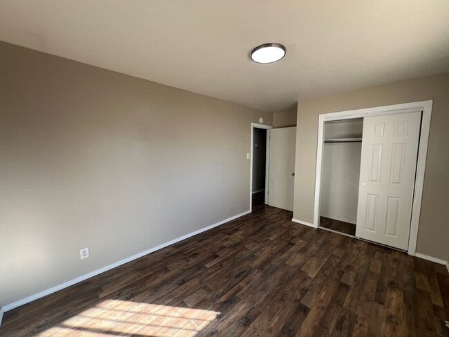 Building Photo - 4 Bedroom Home Available Near Comanche Rd ...