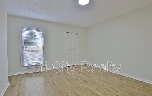 Building Photo - 150 Drennan Dr