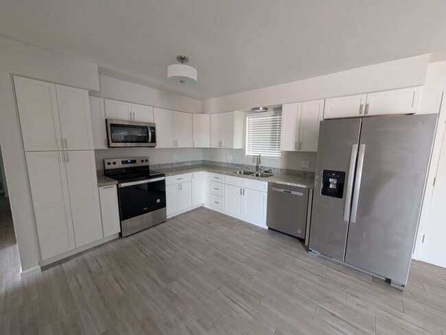 Building Photo - West Phoenix Fully Remodeled 3br
