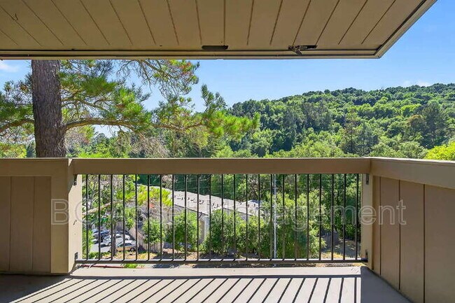 Building Photo - 2079 Ascot Dr