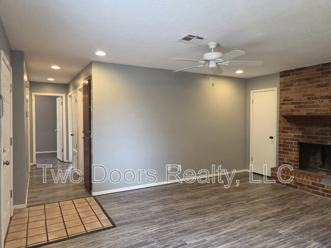 Building Photo - 507 Peppertree Ln