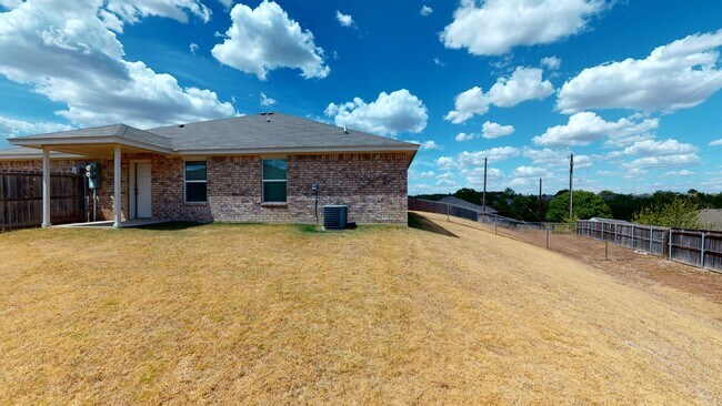 Building Photo - FREE DECEMBER RENT!!