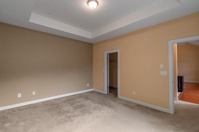 Building Photo - Beautiful Condo Minutes from Ballantyne wi...