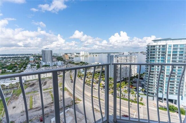 Building Photo - 7601 E Treasure Dr