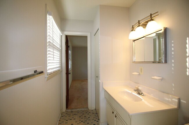 Building Photo - 3BR/2B Home