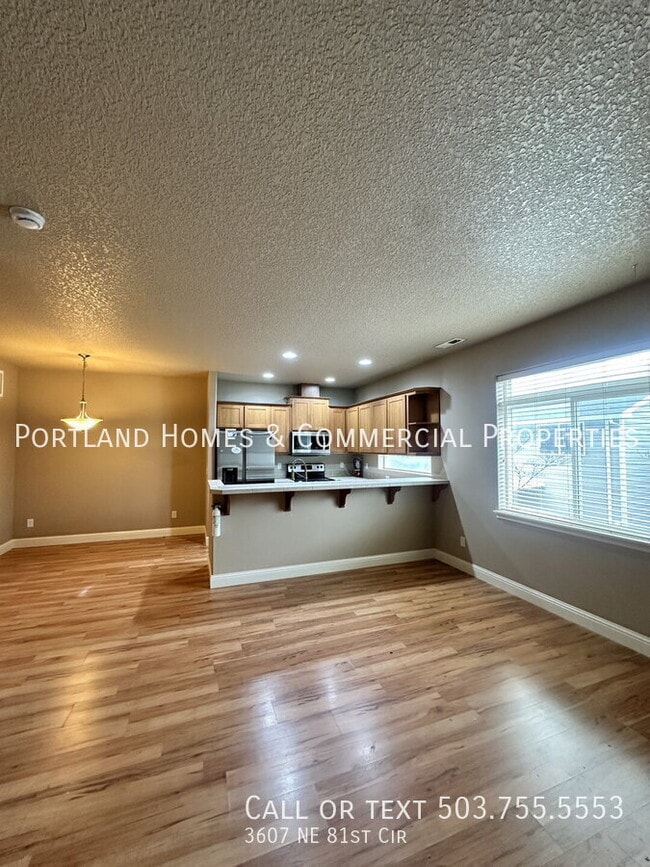 Building Photo - 3607 NE 81st Cir