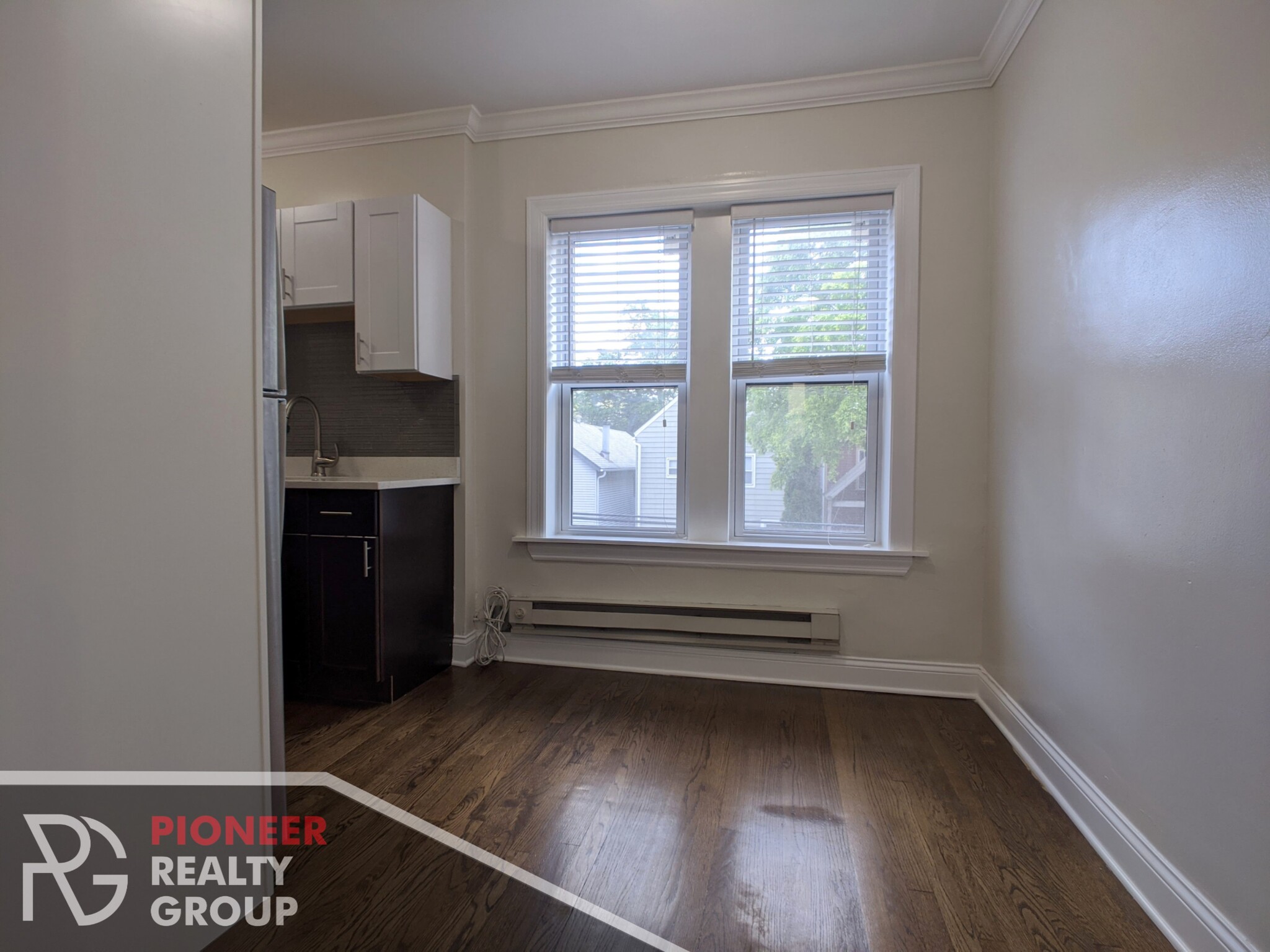 Building Photo - 3814 N Greenview Ave