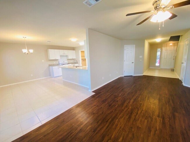 Building Photo - 3304 Kissman Dr