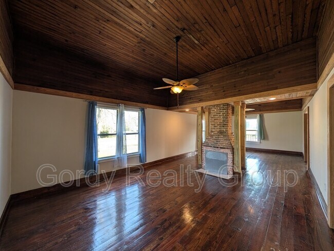 Building Photo - 5443 10th St