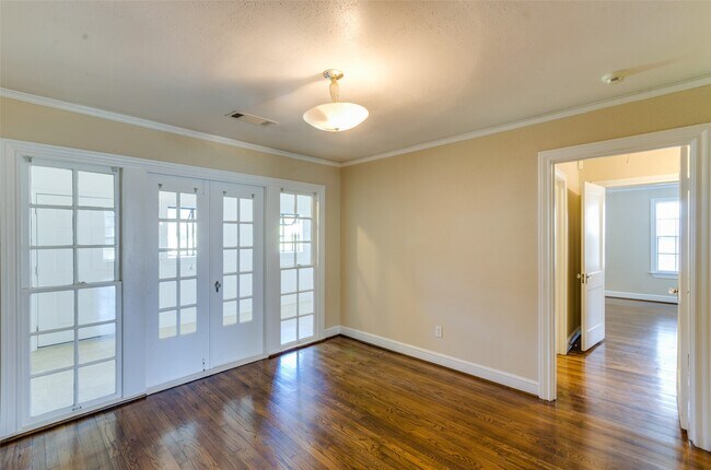 Building Photo - 236 W 31st St