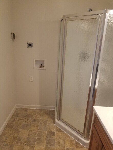 shower / bathroom - 20 Water St