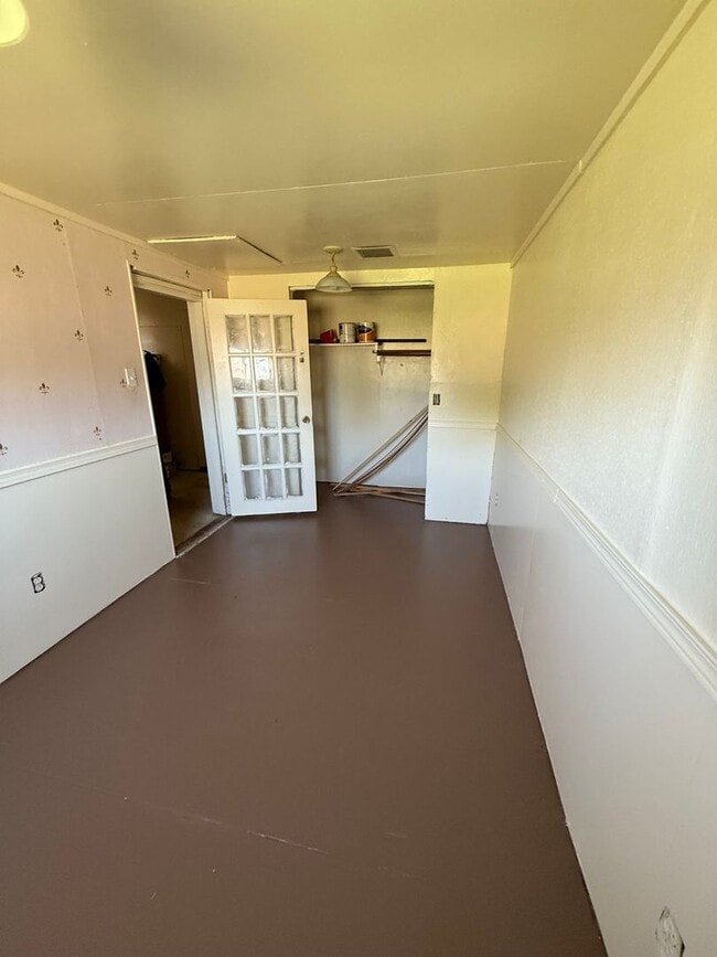 Building Photo - 3bd 1 1/2 ba