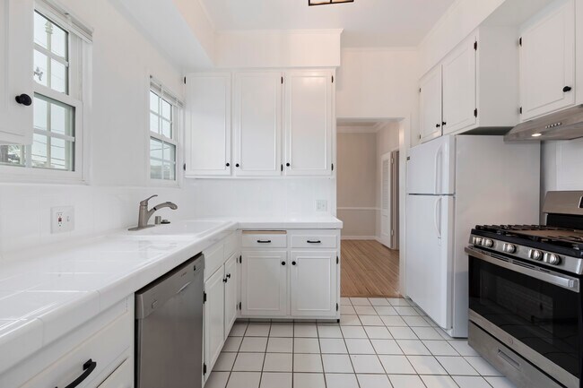 Building Photo - 9336 W Olympic Blvd