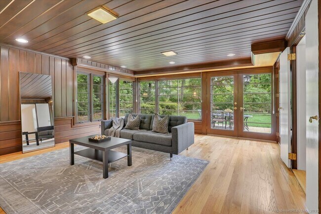 Building Photo - 11 W Ridge Dr