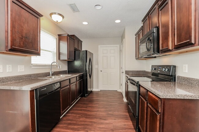 Building Photo - 1810 Colyn Avenue