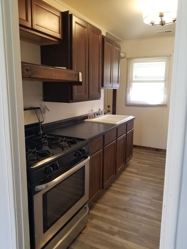 Building Photo - PRICE DROP & $200 OFF SECOND MONTHS RENT I...