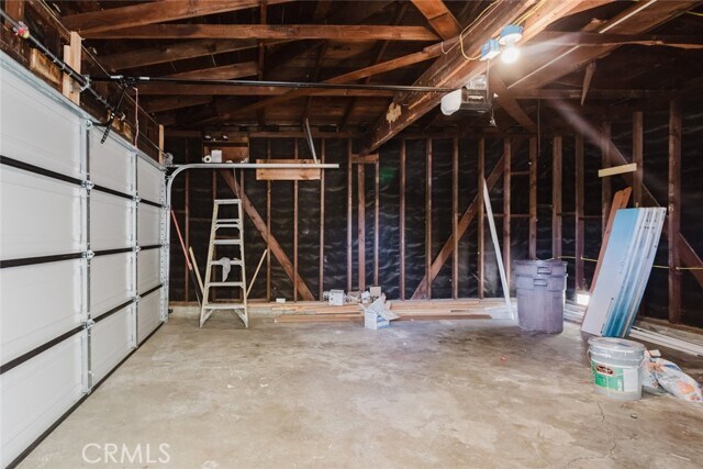 Building Photo - 6021 E Oakbrook St
