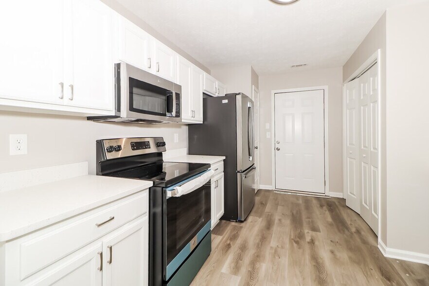 Building Photo - 731 Sugar Oak Ln