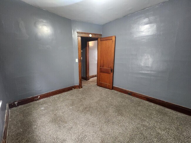 Building Photo - 11321 Parkview Ave