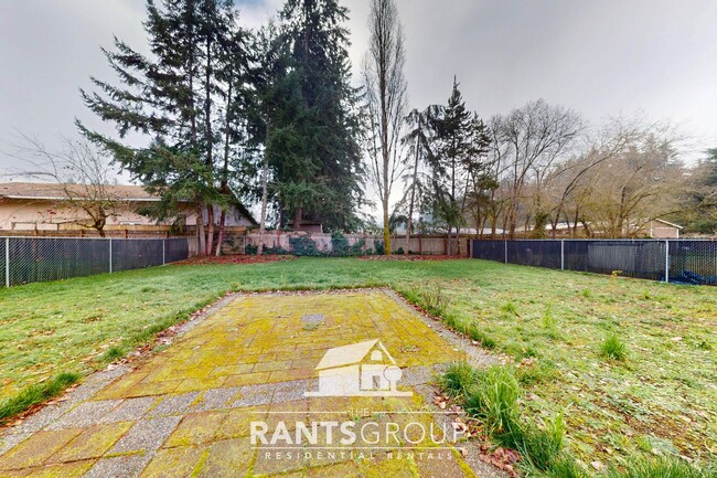 Building Photo - Fully remodeled 2 Bedroom, 2 Bath rambler! Huge Fenced Yard!