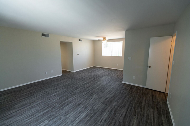 Interior Photo - 6643 Haskell Avenue