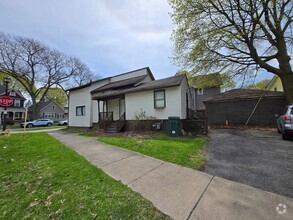 Building Photo - 3 Bedroom 1 Bath - Single Family Home!