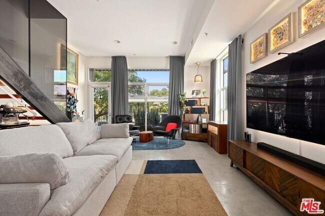 Building Photo - 140 S Gramercy Pl