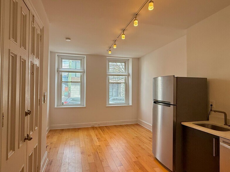 Building Photo - 726 S 19th St