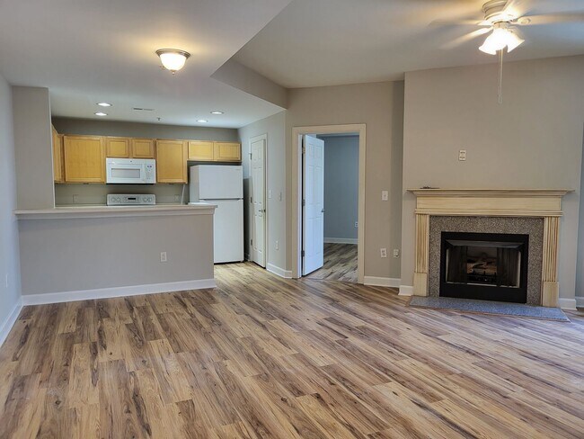 Building Photo - 2 bedroom Condo In Gateway Plaza