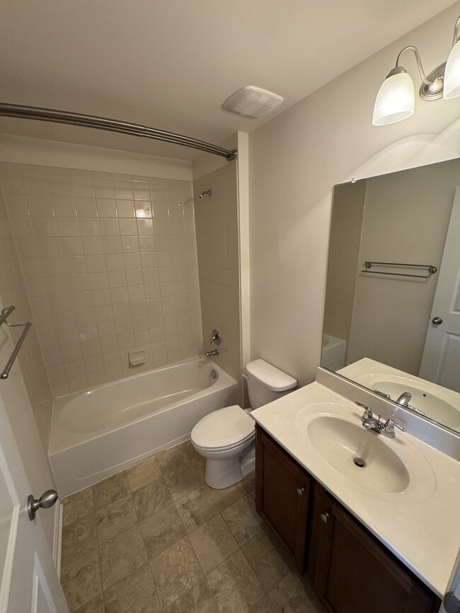 Building Photo - 172 Drexel Ct