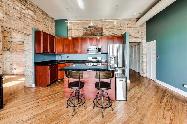 Building Photo - 1400 N Milwaukee Ave