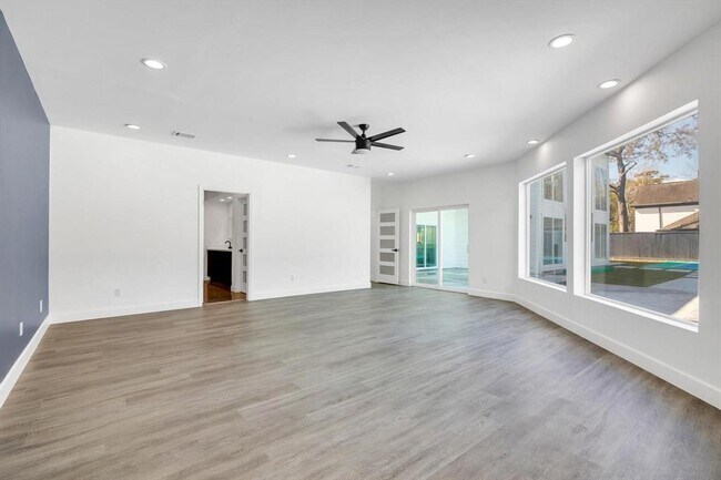 Building Photo - 12564 Memorial Dr