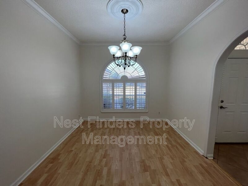 Building Photo - 2127 Forest Gate Dr W