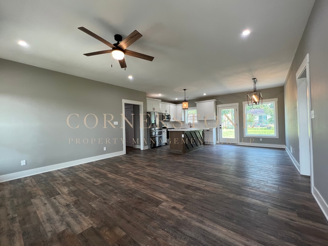 Building Photo - Beautiful 3 bedroom house! $2,250