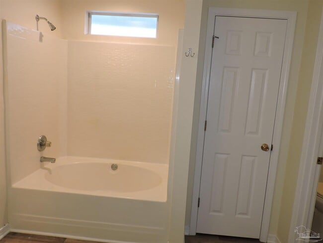 Building Photo - 2513 Gulf Breeze Ave